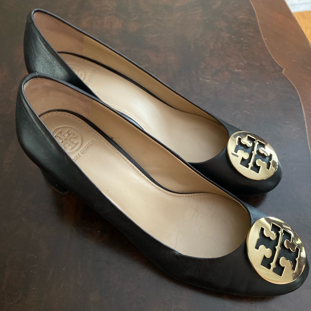 Tory Burch Black and Gold Heels with Signature Elegance
